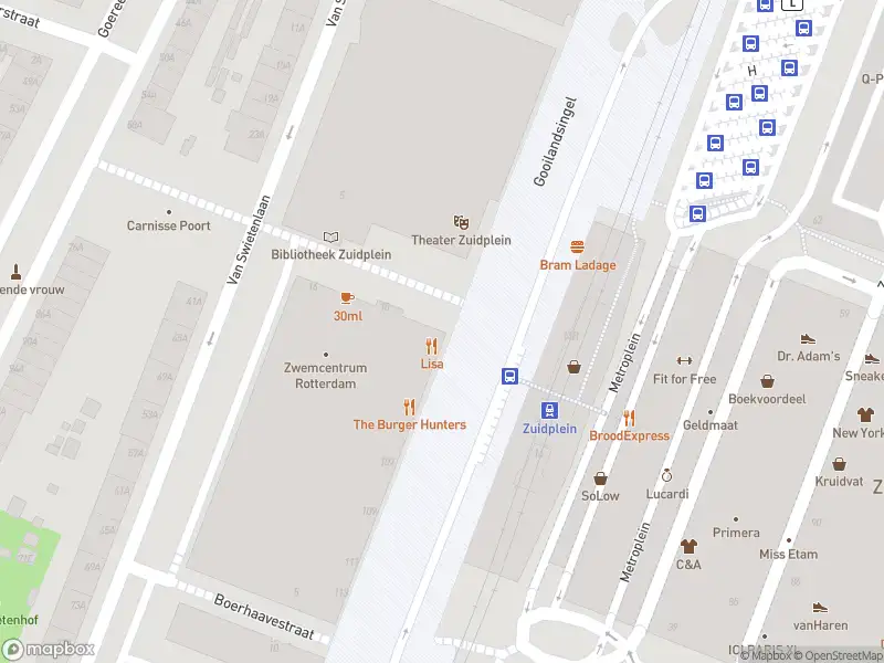 Ambulance met grote spoed naar de Gooilandsingel in Rotterdam