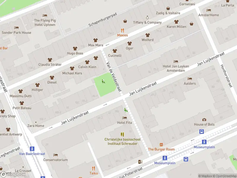 Brandweer met gepaste spoed naar de Van de Veldestraat in Amsterdam