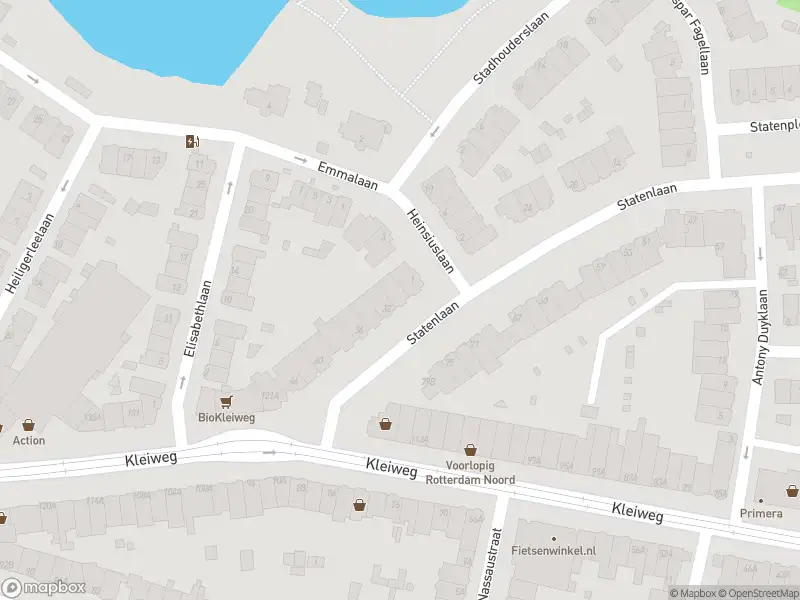 Ambulance met grote spoed naar de Statenlaan in Rotterdam