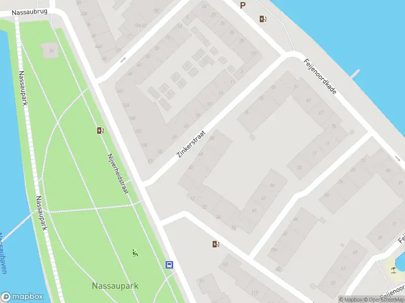 Ambulance met gepaste spoed naar de Zinkerstraat in Rotterdam