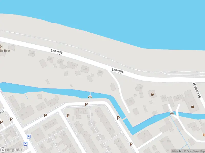 Ambulance met grote spoed naar de Lekdijk in Nieuw-Lekkerland