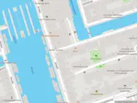 Ambulance met grote spoed naar de Korte Amstelstraat in Amsterdam