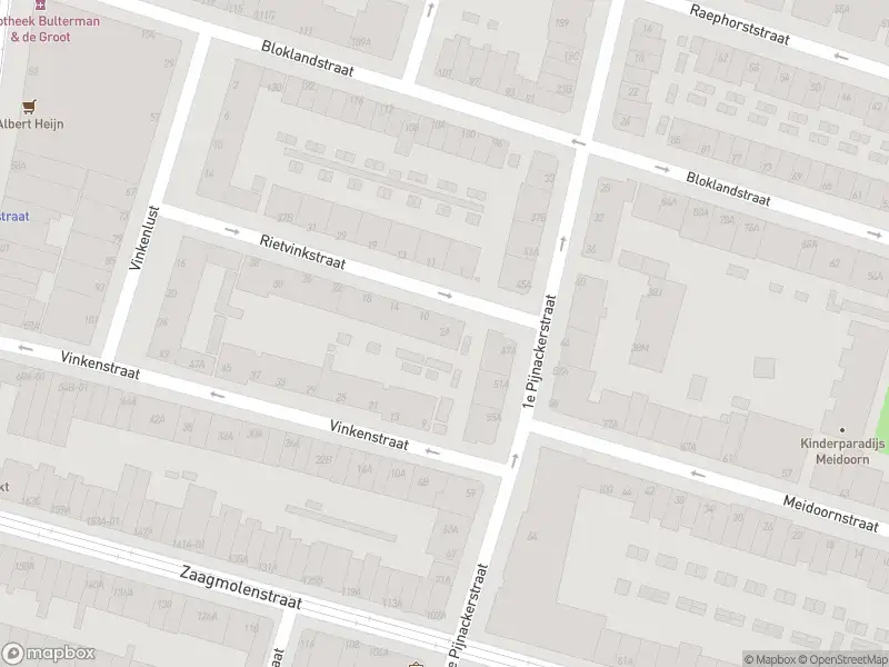 Ambulance met grote spoed naar de Rietvinkstraat in Rotterdam