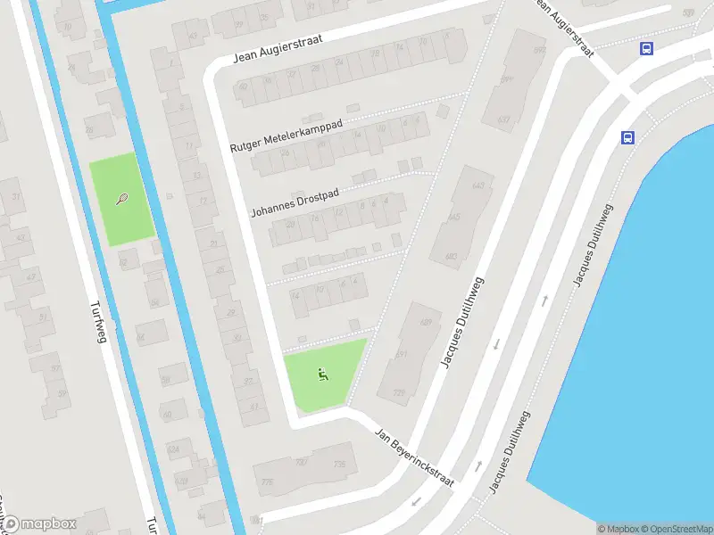 Ambulance met grote spoed naar de Jacques Dutilhweg in Rotterdam