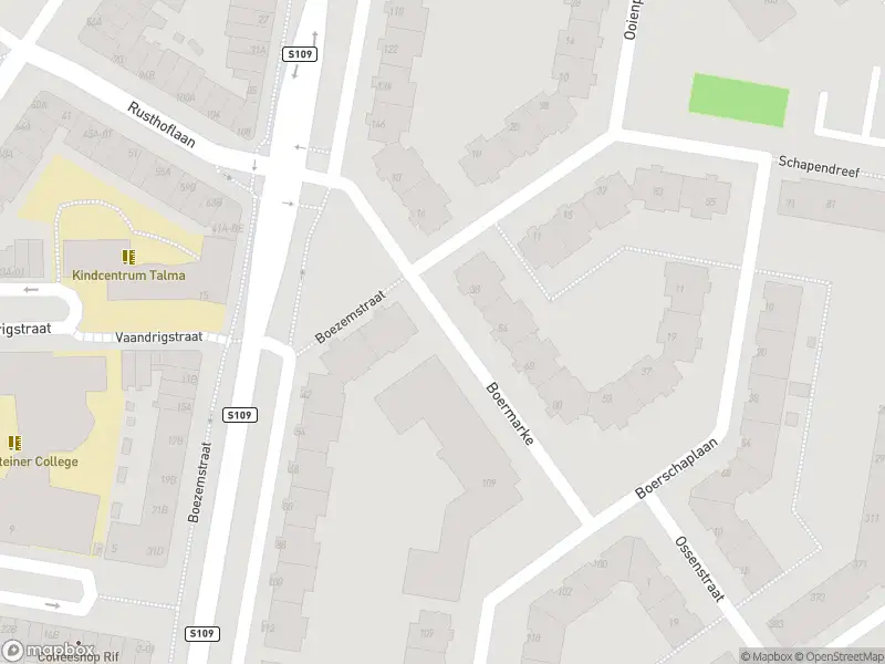 Ambulance met grote spoed naar de Boermarke in Rotterdam