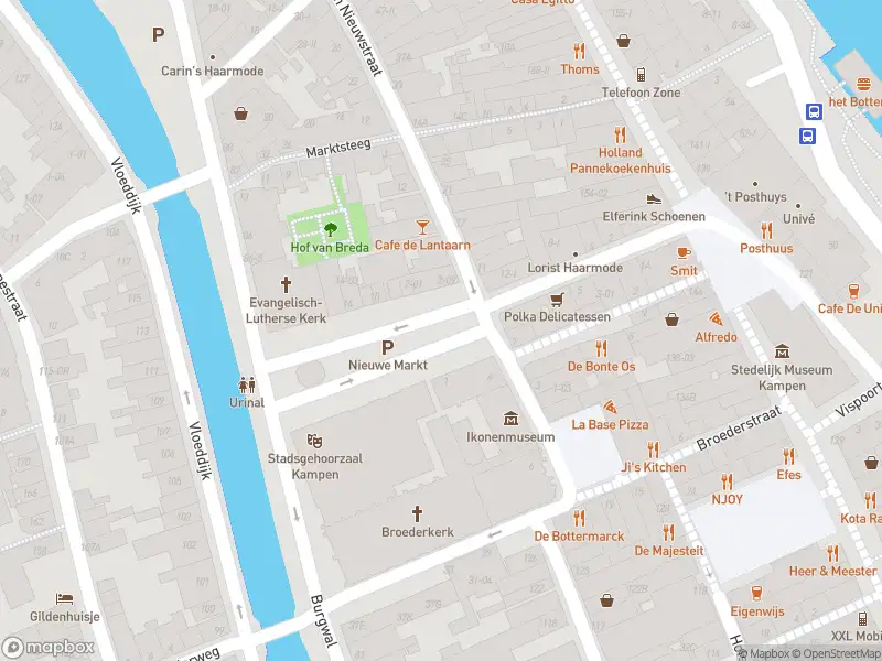 Brandweer met gepaste spoed naar de Nieuwe Markt in Kampen vanwege afhijsen patient