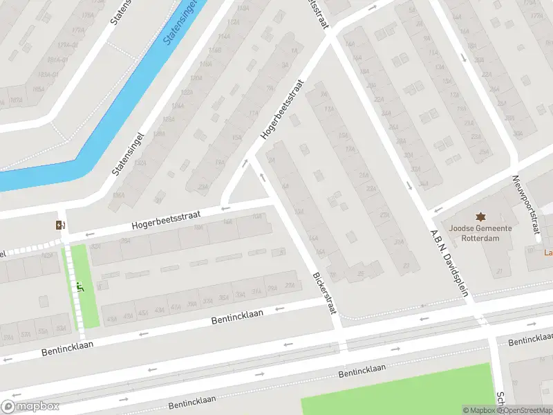 Ambulance met gepaste spoed naar de Bickerstraat in Rotterdam