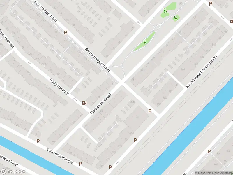 Ambulance met grote spoed naar de Rietzangerstraat in 's-Gravenhage