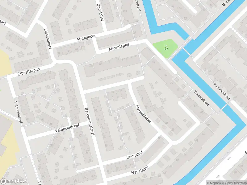 Ambulance met grote spoed naar de Marseillehof in Rotterdam