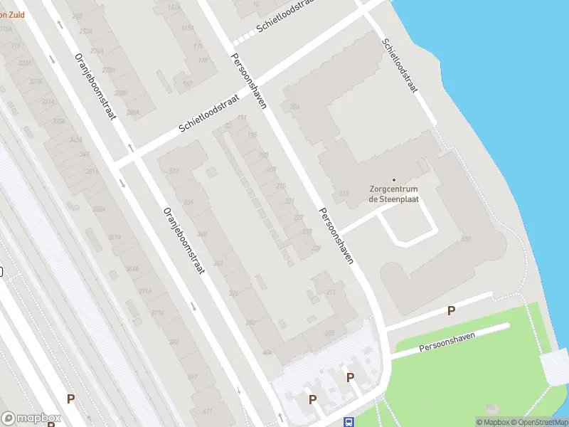 Ambulance met grote spoed naar de Persoonshaven in Rotterdam