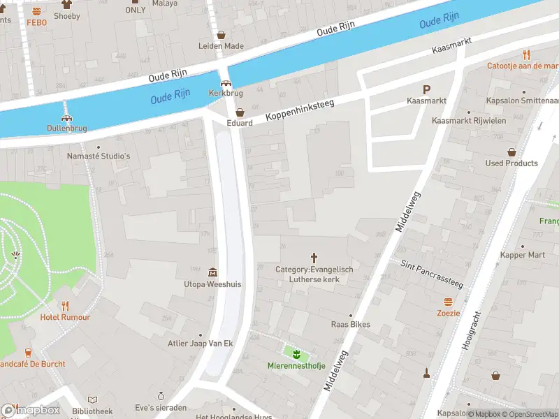 Ambulance met grote spoed naar de Uiterstegracht in Leiden