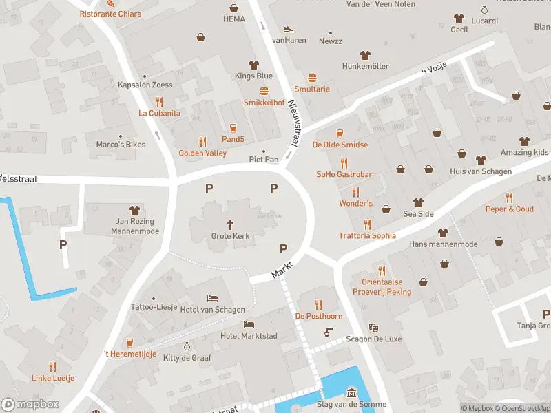 Ambulance met grote spoed naar de Markt in Schagen