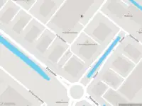 Ambulance met grote spoed naar de Middenweg in Wateringen