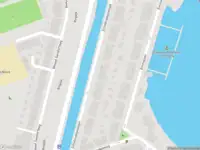 Ambulance met grote spoed naar de Schiebroeksesingel in Rotterdam