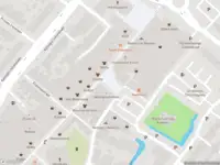 Ambulance met gepaste spoed naar de Treubplein in Voorschoten