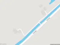 Brandweer en politie met grote spoed naar de Kaleweg in Doezum vanwege voertuigen te water