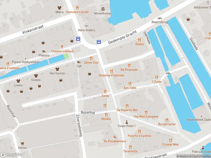 Ambulance met gepaste spoed naar de Damstraat in Zaandam