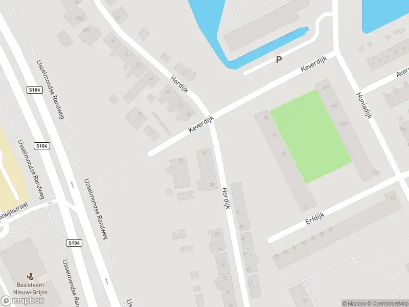 Ambulance met grote spoed naar de Hordijk in Rotterdam