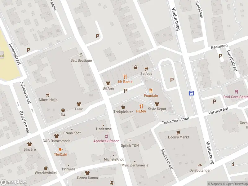 Ambulance met gepaste spoed naar de Strawinskiplein in Rhoon