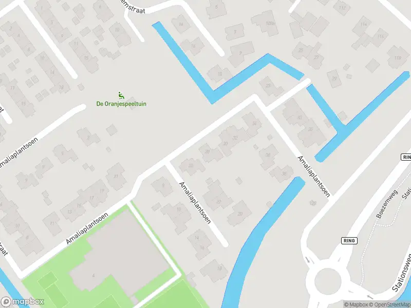 Ambulance met grote spoed naar de Amaliaplantsoen in Barendrecht