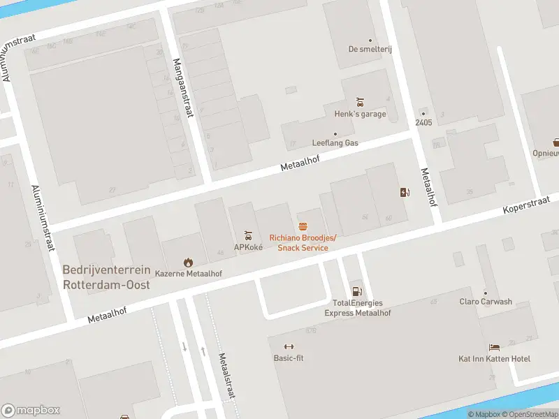 Ambulance met grote spoed naar de Metaalhof in Rotterdam