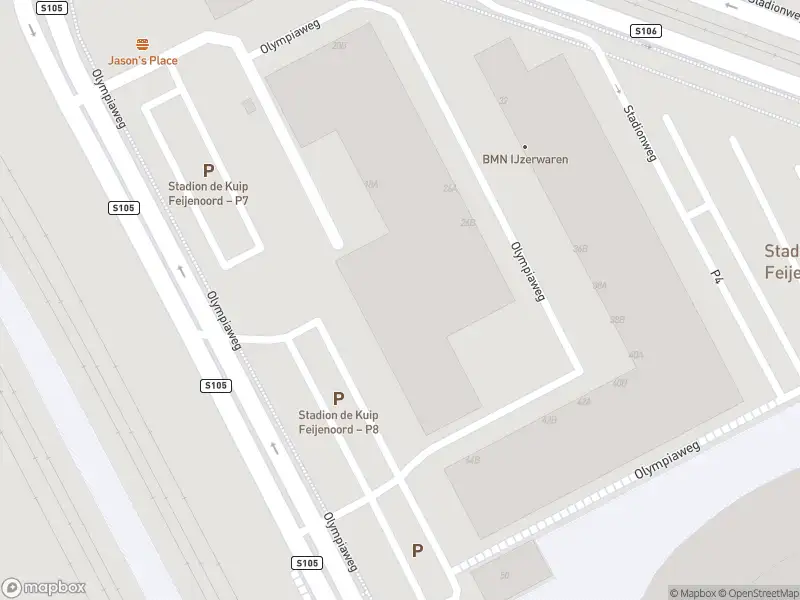 Ambulance met grote spoed naar de Olympiaweg in Rotterdam