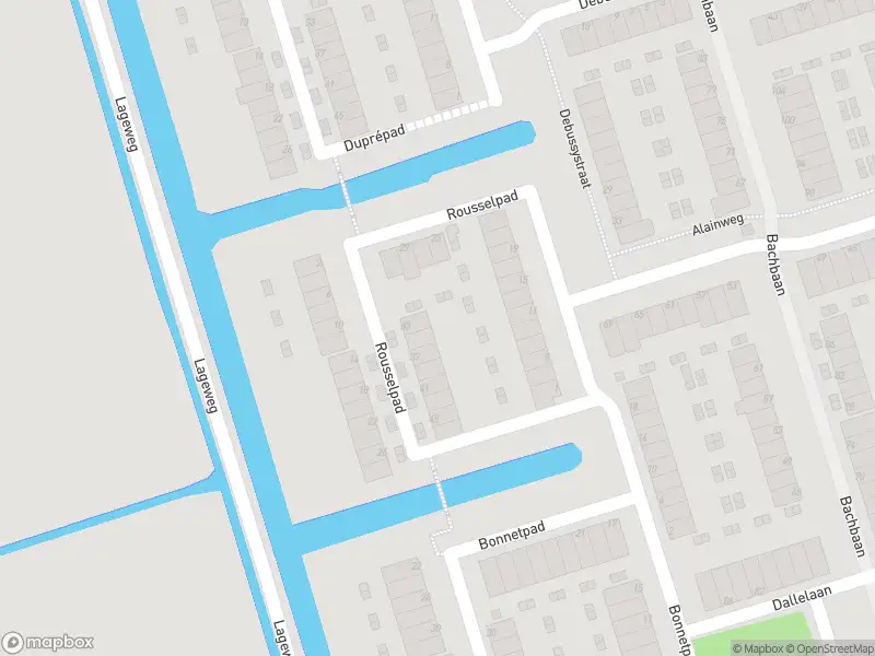 Ambulance met grote spoed naar de Rousselpad in Spijkenisse