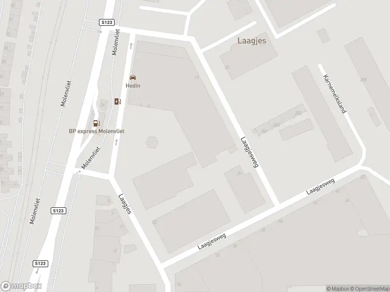 Ambulance met grote spoed naar de Laagjesweg in Rotterdam