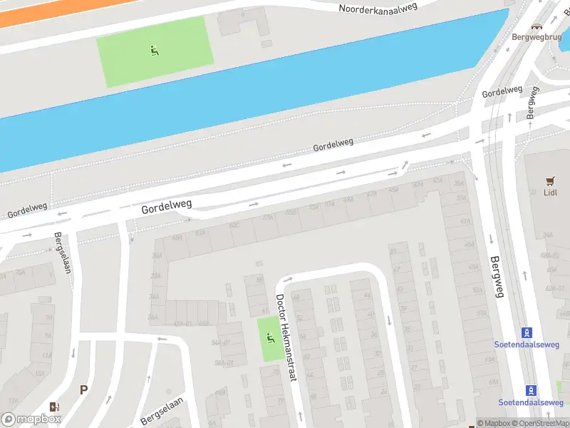 Ambulance met grote spoed naar de Gordelweg in Rotterdam