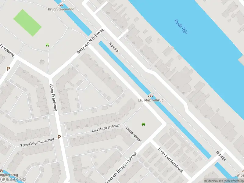 Ambulance met gepaste spoed naar de Corrie ten Boomstraat in Leiden