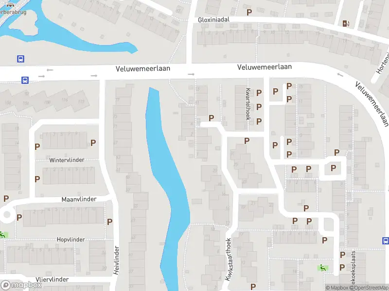 Ambulance met grote spoed naar de Kievitshoek in Leiden