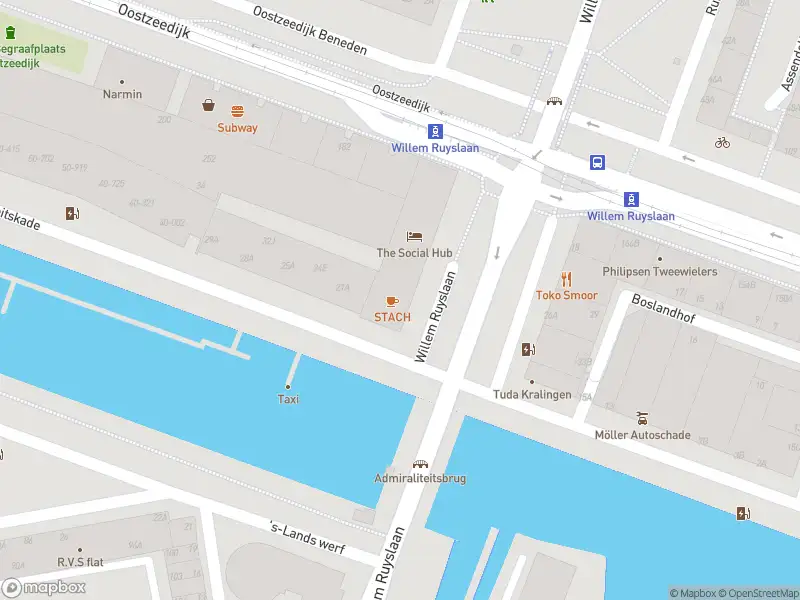 Ambulance met grote spoed naar de Willem Ruyslaan in Rotterdam