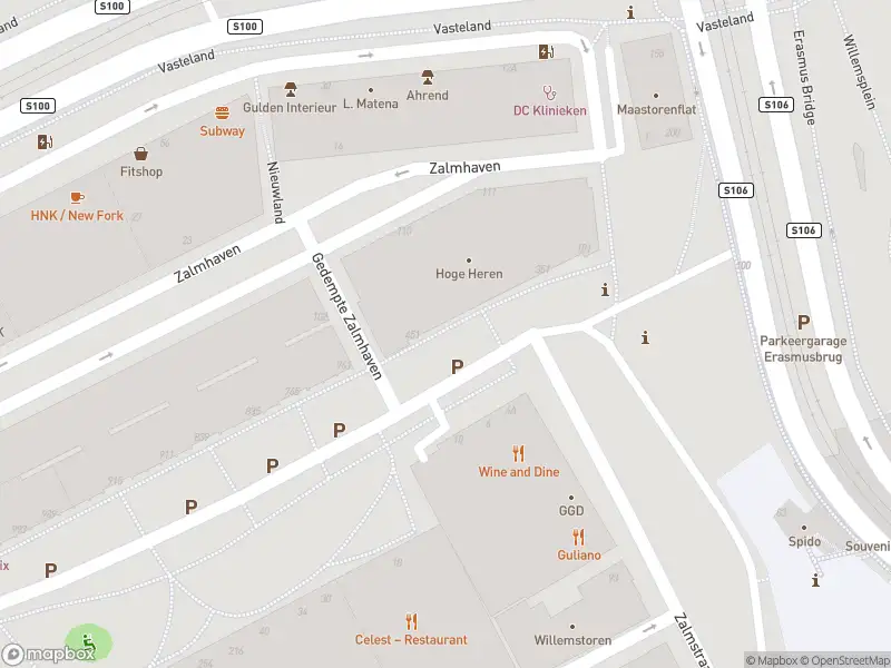 Ambulance met grote spoed naar de Gedempte Zalmhaven in Rotterdam