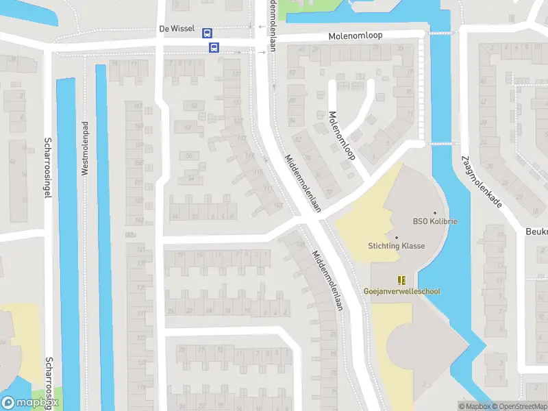 Ambulance met grote spoed naar de Middenmolenplein in Gouda