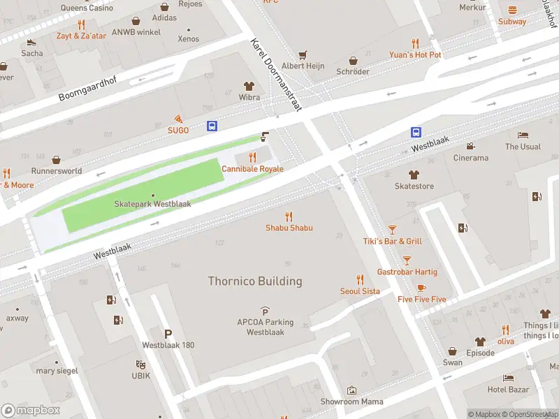 Ambulance met grote spoed naar de Westblaak in Rotterdam