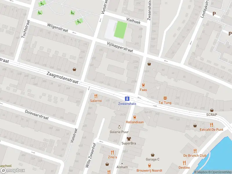 Ambulance met grote spoed naar de Zaagmolenstraat in Rotterdam