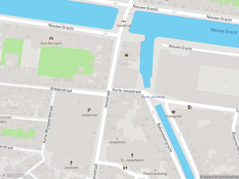 Ambulance met gepaste spoed naar de Korte Jansstraat in Haarlem