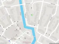 Ambulance met grote spoed naar de Paltrokmolen in Alkmaar