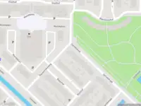 Politie naar de Spinetstraat in Barendrecht vanwege personen te water