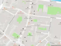 Ambulance met gepaste spoed naar de Korte Wijngaardstraat in Haarlem