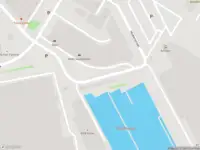 Ambulance met gepaste spoed naar de Aambeeldstraat in Amsterdam