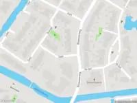 Ambulance met grote spoed naar de Blokweerweg in Alblasserdam