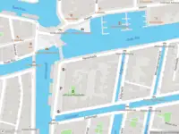 Ambulance met grote spoed naar de Touwslagersgang in Leiden