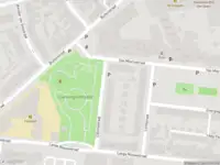 Brandweer met grote spoed naar de Caloriestraat in Tilburg vanwege voertuigbrand