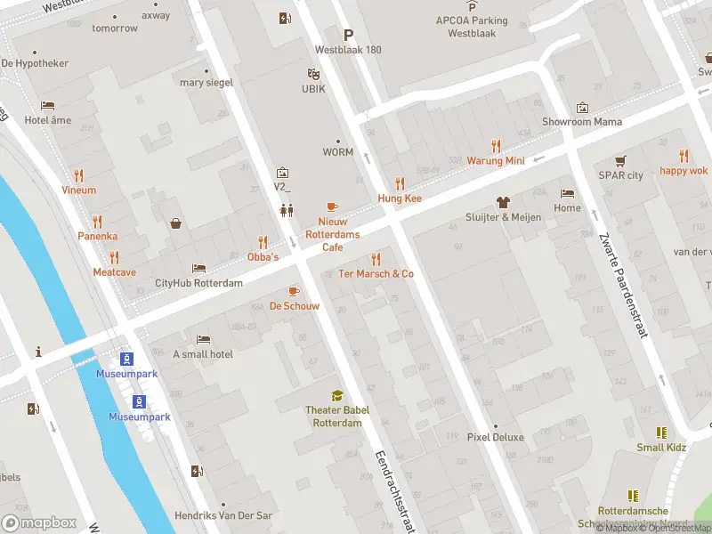 Ambulance met grote spoed naar de Witte de Withstraat in Rotterdam