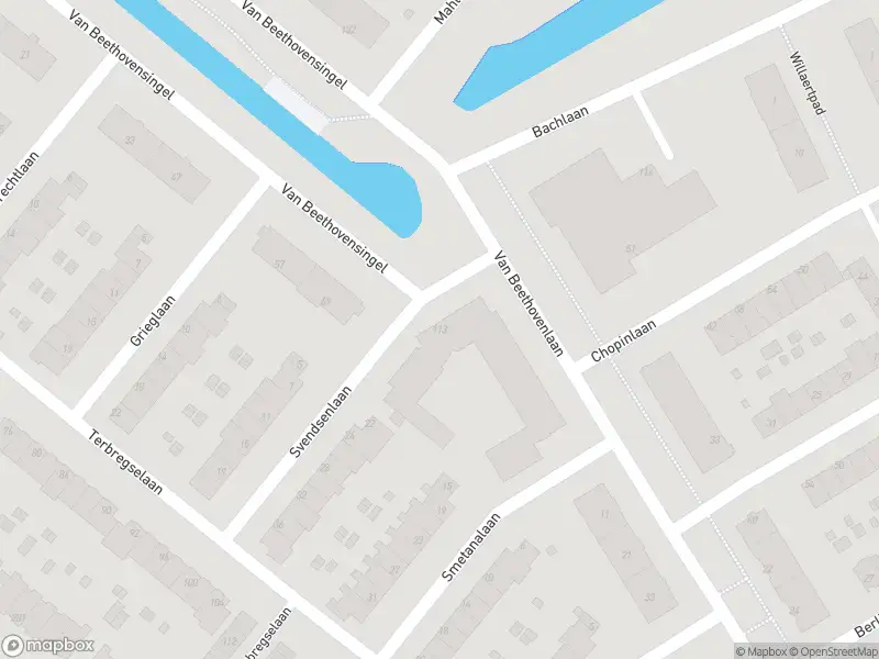 Ambulance met grote spoed naar de Van Beethovensingel in Rotterdam