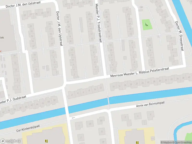 Ambulance met grote spoed naar de Mr. P.J. Troelstrastraat in Gorinchem