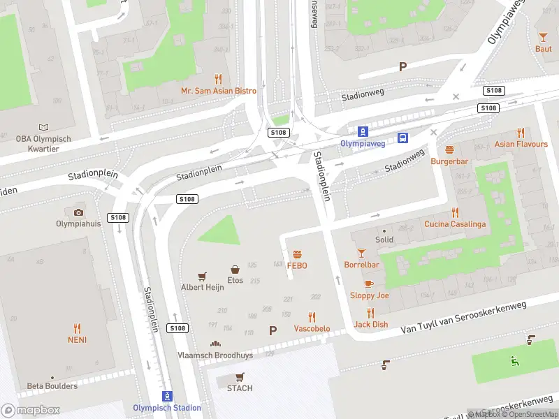 Brandweer met gepaste spoed naar de Stadionplein in Amsterdam