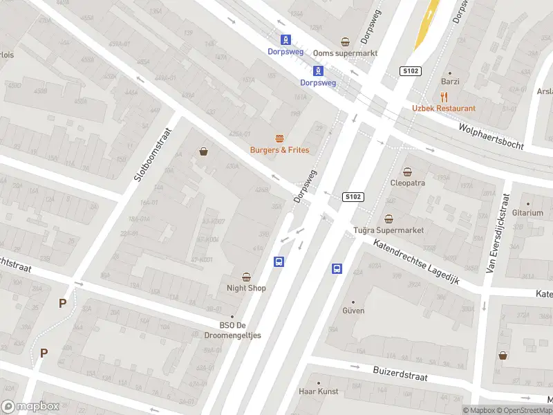 Ambulance met grote spoed naar de Dorpsweg in Rotterdam