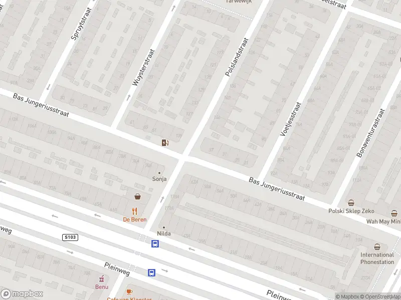 Ambulance met gepaste spoed naar de Bas Jungeriusstraat in Rotterdam